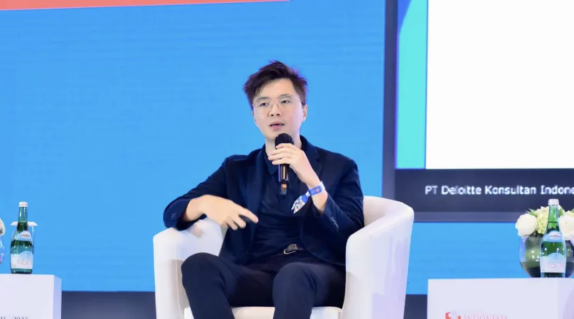 Speaker presenting on stage